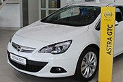 Белый Opel Astra GTC