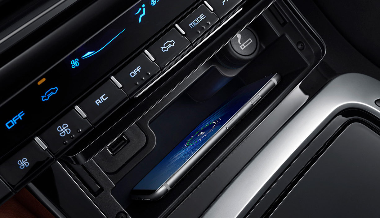 Беспроводная зарядка в Haima 7X — минивэн с современными технологиями.
